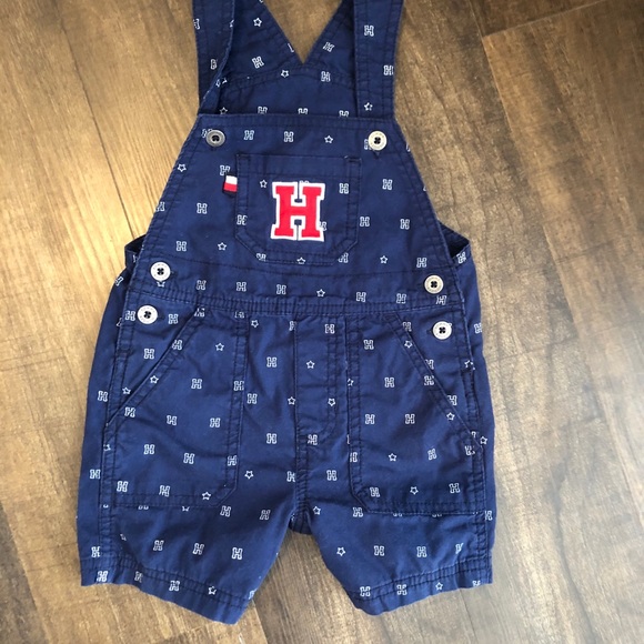 Tommy Hilfiger shortall set for boy 18months - Picture 6 of 9